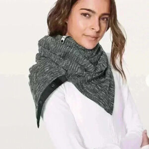 Lululemon Vinyasa Scarf Coco Pique Black White
